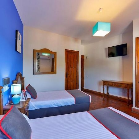 Hostal Alfonso XI Guadalupe  Eksteriør bilde