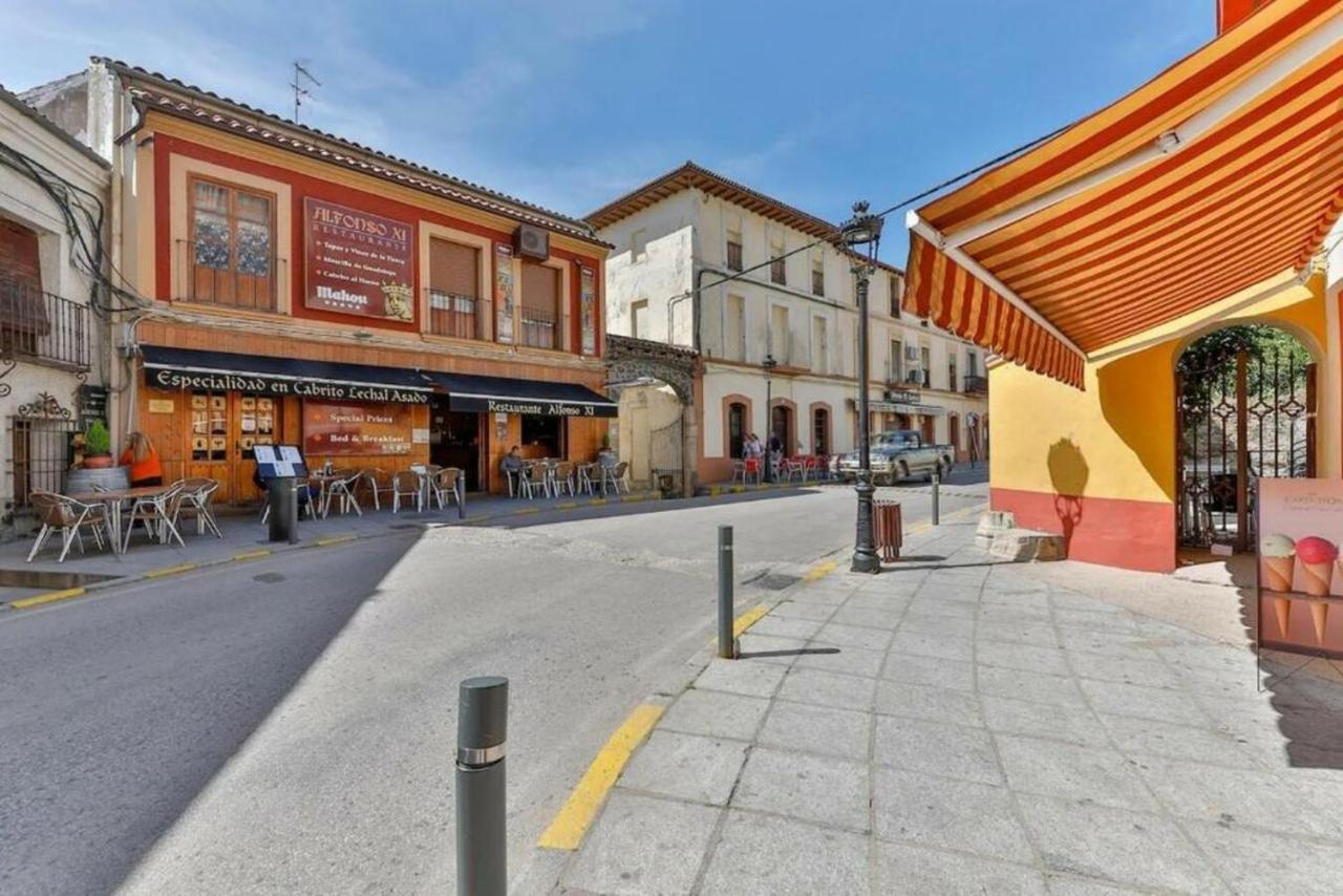 Hostal Alfonso XI Guadalupe  Eksteriør bilde
