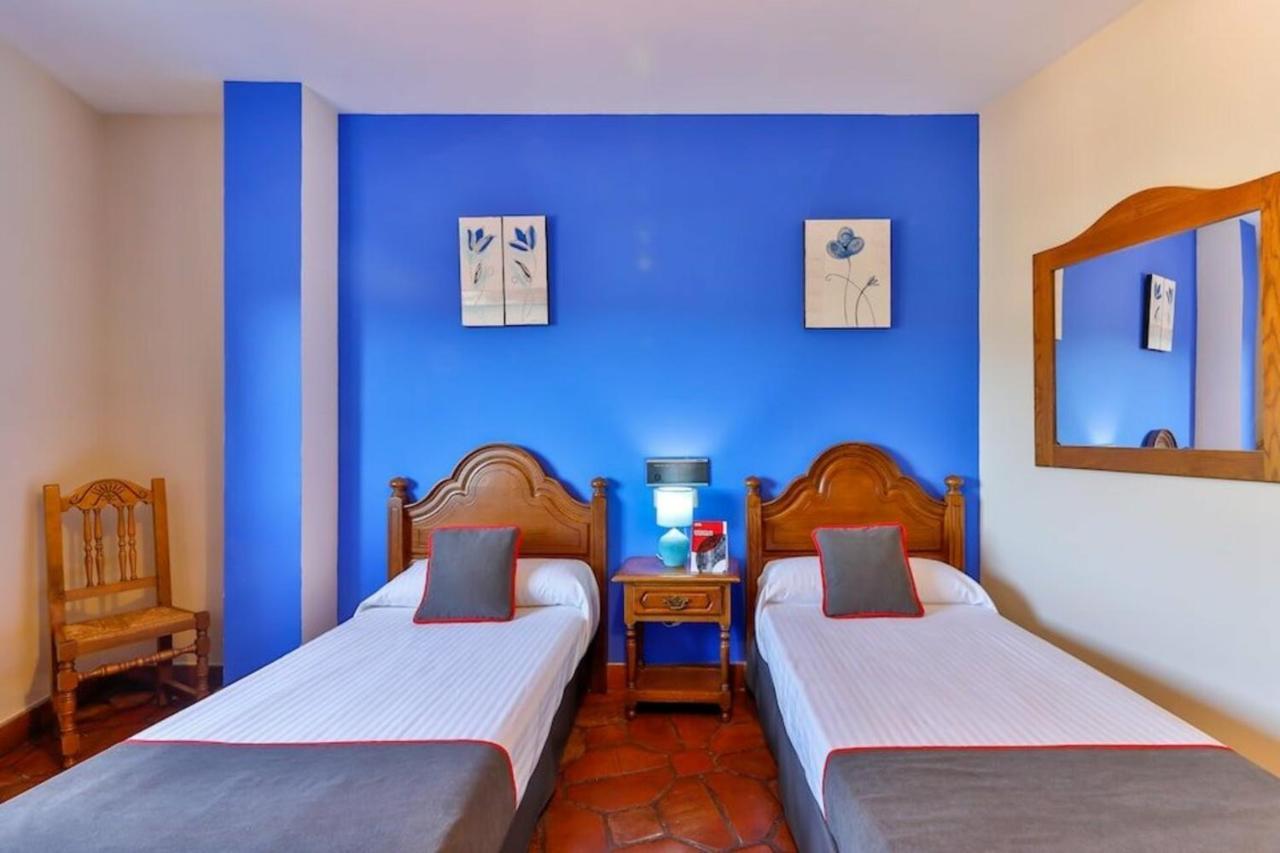 Hostal Alfonso XI Guadalupe  Eksteriør bilde