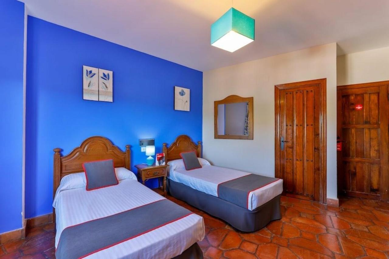 Hostal Alfonso XI Guadalupe  Eksteriør bilde