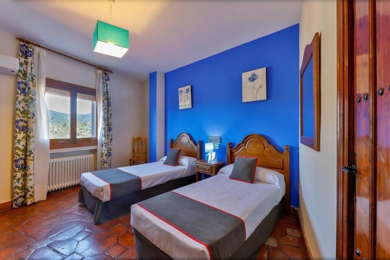Hostal Alfonso XI Guadalupe  Eksteriør bilde