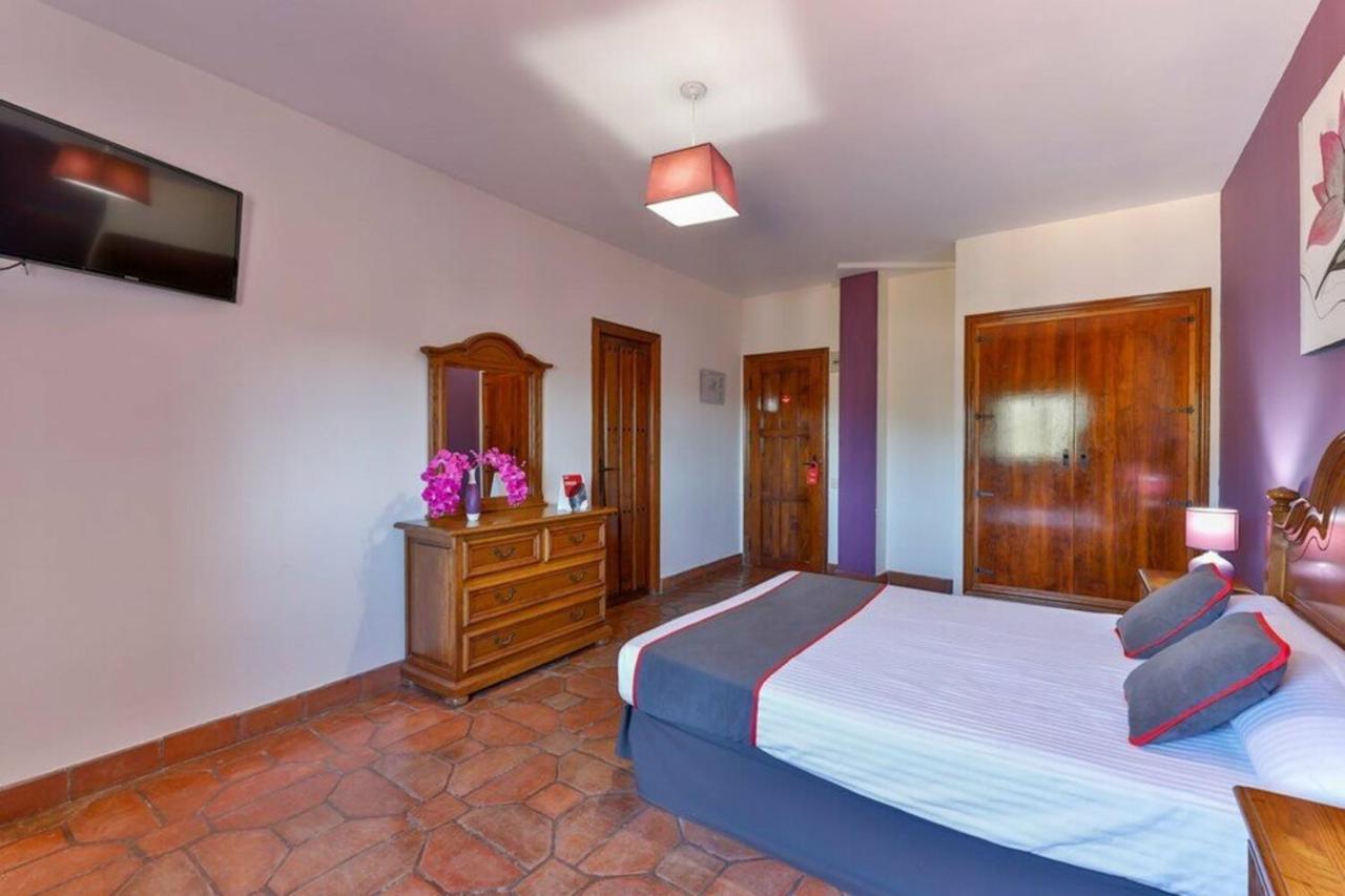 Hostal Alfonso XI Guadalupe  Eksteriør bilde