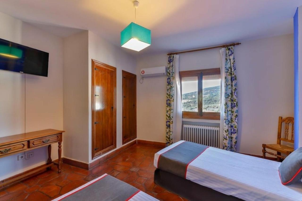Hostal Alfonso XI Guadalupe  Eksteriør bilde