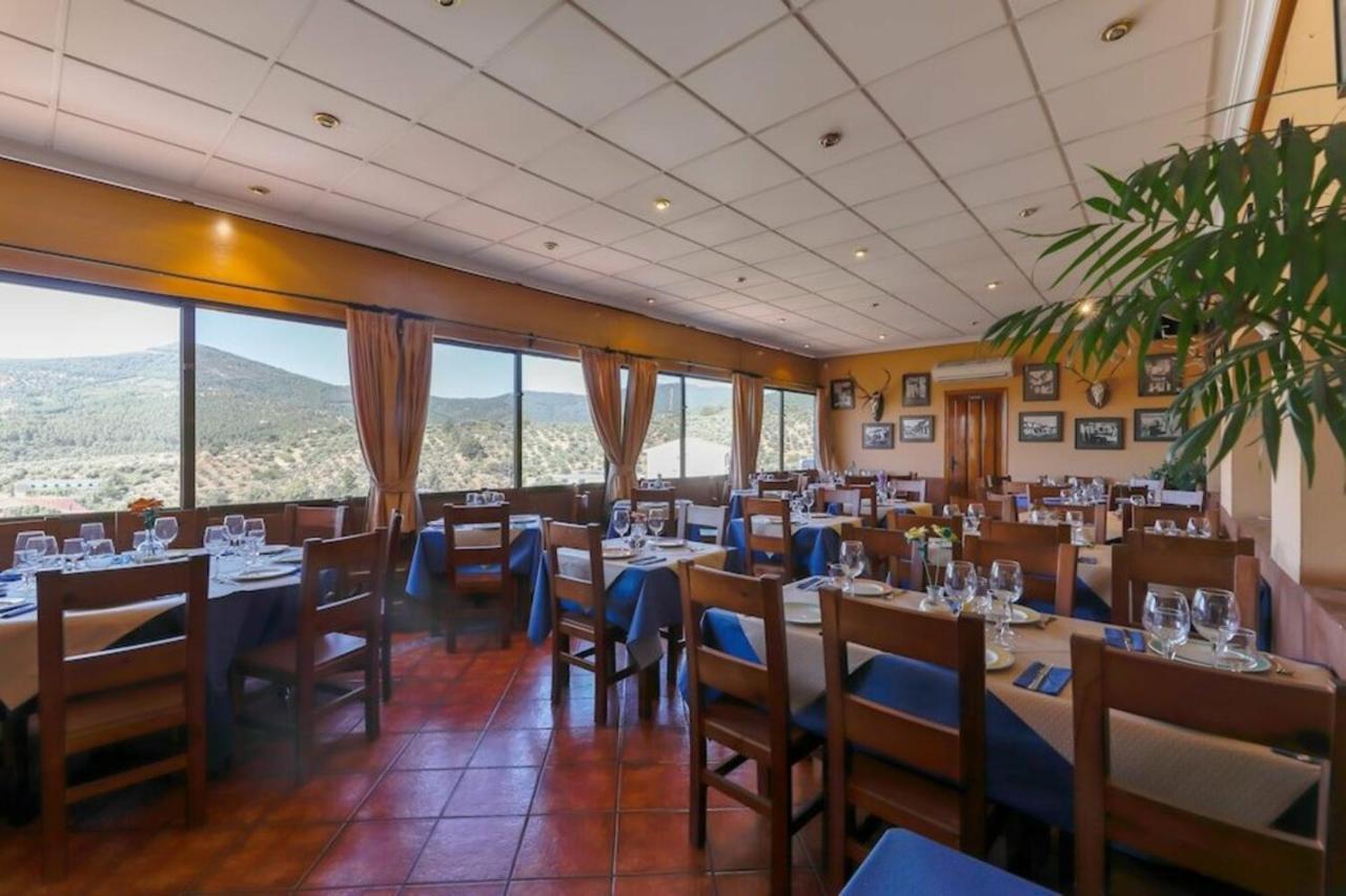 Hostal Alfonso XI Guadalupe  Eksteriør bilde