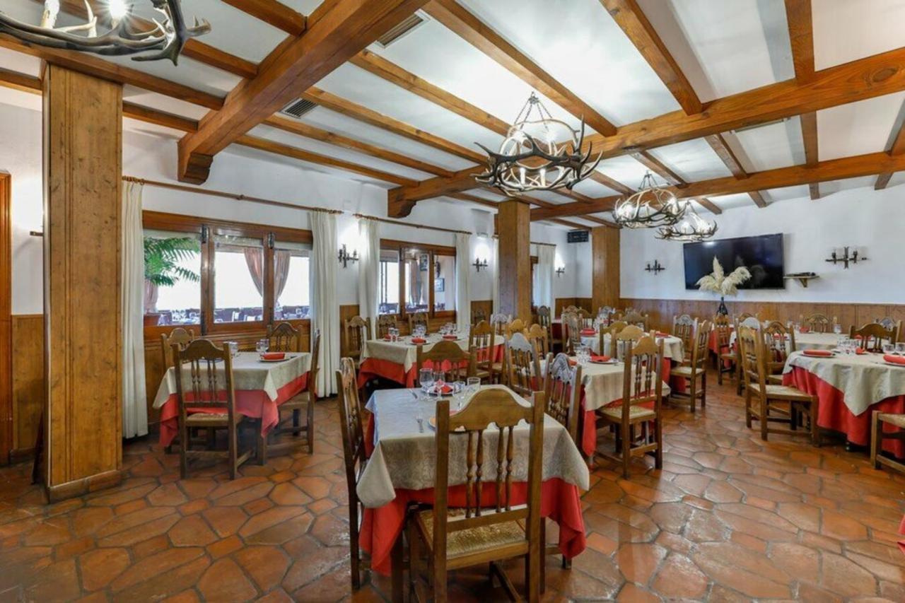 Hostal Alfonso XI Guadalupe  Eksteriør bilde