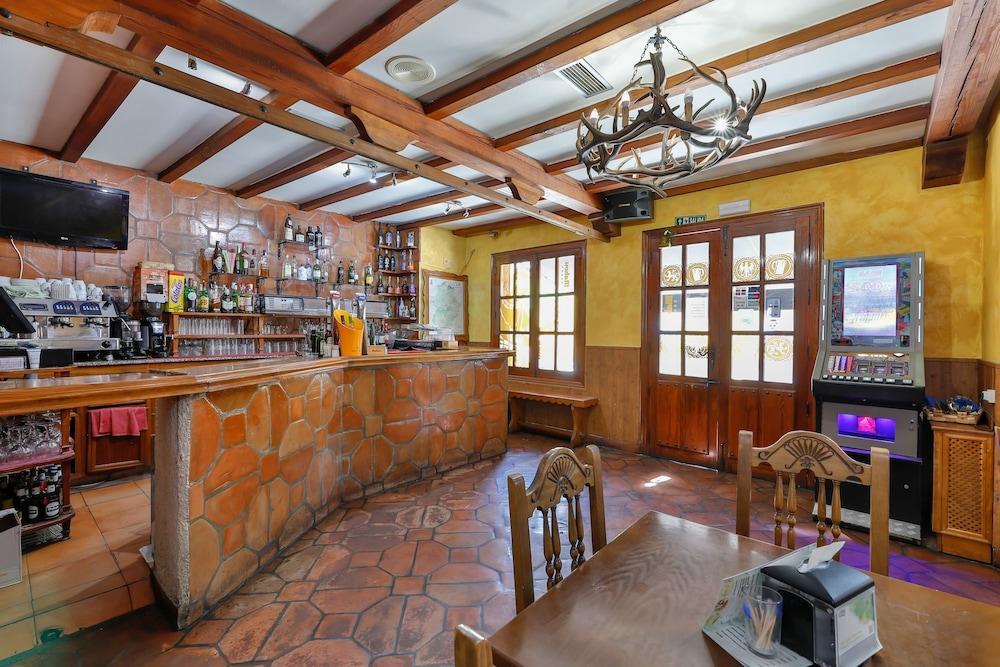 Hostal Alfonso XI Guadalupe  Eksteriør bilde