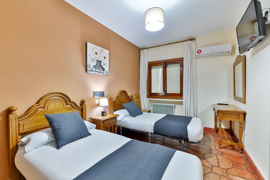 Hostal Alfonso XI Guadalupe  Eksteriør bilde