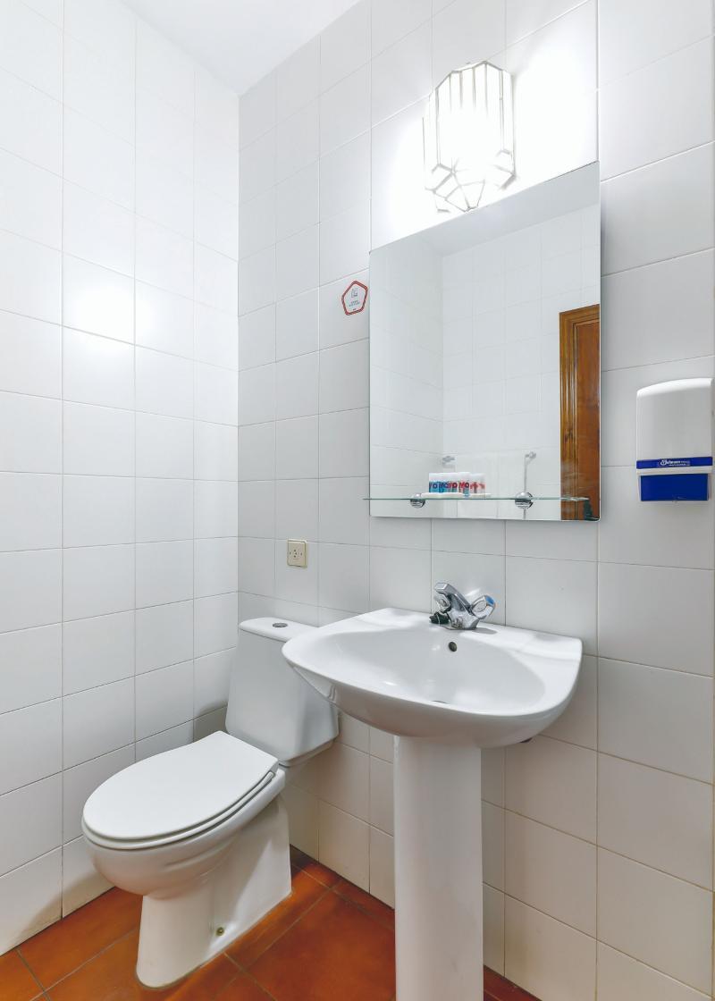 Hostal Alfonso XI Guadalupe  Eksteriør bilde